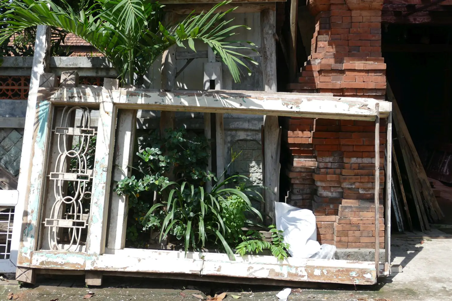  Product image 2 of the product “Antique door made from teak wood with top square carving, 145cm length, 16cm width, and 275cm height ”